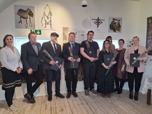 Brautskráningarhópurinn ásamt deildarstjórum og rektor. Myndir: Laufey Haraldsdóttir.