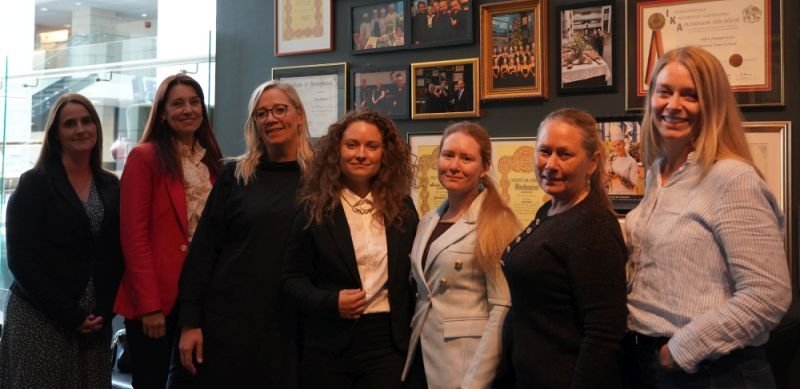 Á myndinni frá vinstri; Edda Matthíasdóttir, Hólmfríður Sveinsdóttir rektor Háskólans á Hólum, Ástrí…