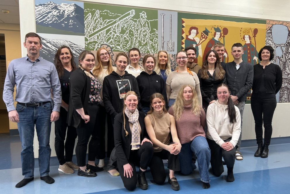 Nemendahópurinn ásamt hluta af kennurunum sem komu að BS-námskeiðinu.
Efsta röð f.v. Víkingur, Elis…