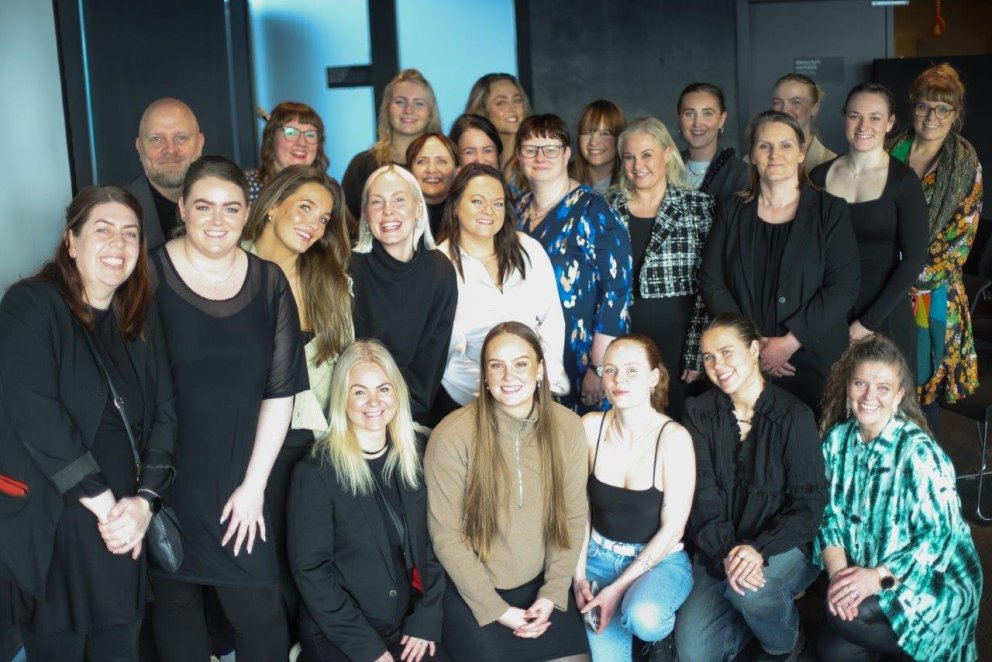 Nemendur í viðburðastjórnun ánægðir eftir vel heppnaða ráðstefnu.