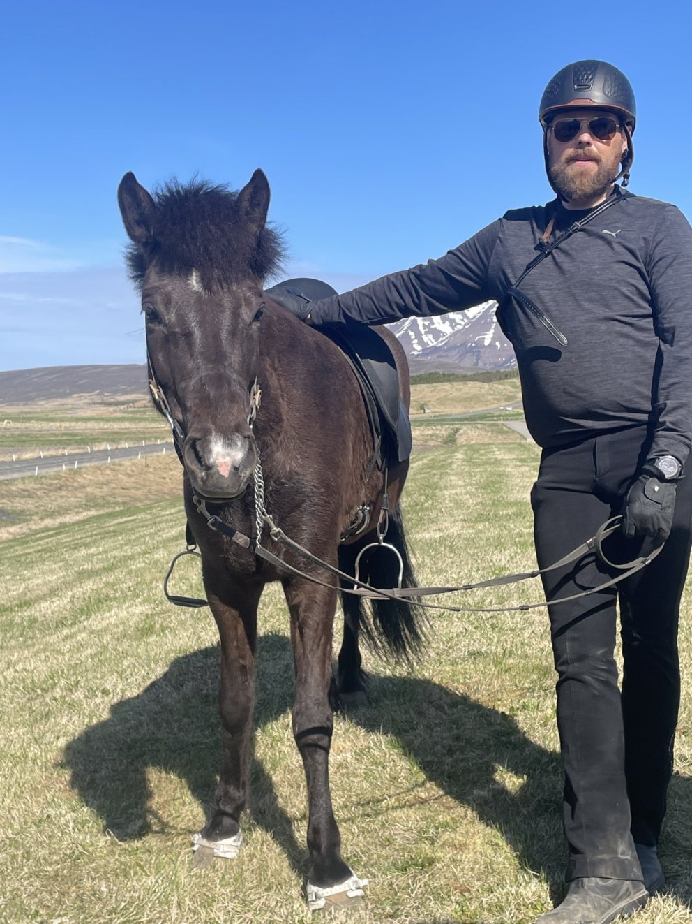 Þorsteinn reiðkennari spjallar við verkefnastjóra frá Svíþjóð og Írlandi