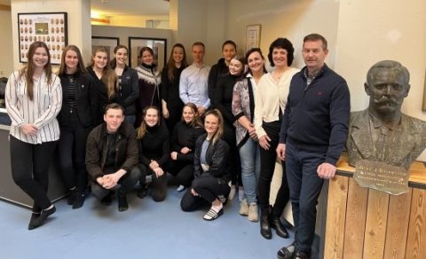 Nemendahópurinn ásamt hluta af kennurunum sem komu að BS-námskeiðinu.
Talið efri röð frá vinstri Te…