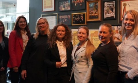 Á myndinni frá vinstri; Edda Matthíasdóttir, Hólmfríður Sveinsdóttir rektor Háskólans á Hólum, Ástrí…