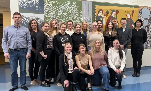 Nemendahópurinn ásamt hluta af kennurunum sem komu að BS-námskeiðinu.
Efsta röð f.v. Víkingur, Elis…