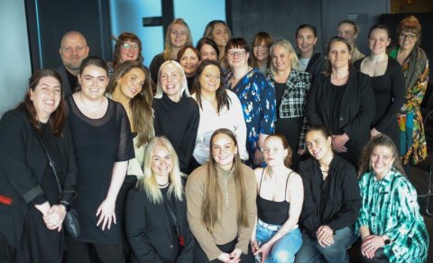 Nemendur í viðburðastjórnun ánægðir eftir vel heppnaða ráðstefnu.